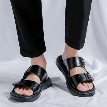 Летние мужские черные кожаные тапочки, уличные легкие противоскользящие шлепанцы, удобные сандалии на массажной подошве, противоскользящие римские сандалии