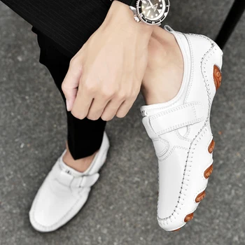 Мужские лоферы Итальянского бренда, Белые кожаные туфли без застежки, Мокасины в Британском стиле, Официальная Удобная Повседневная обувь на мягкой подошве